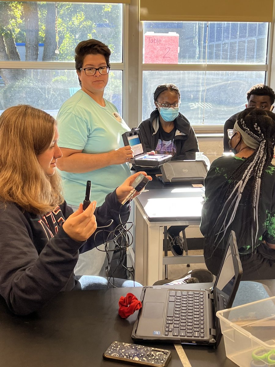 JMadison007's tweet photo. My students are now officially excited to work with the @MarinersMuseum for the BWET iniative! Thanks @MuseumHistEdu86 for coming!😊 #NNPS #DHS 🍃 💧 🔬 https://t.co/Gu0dzJcaab
