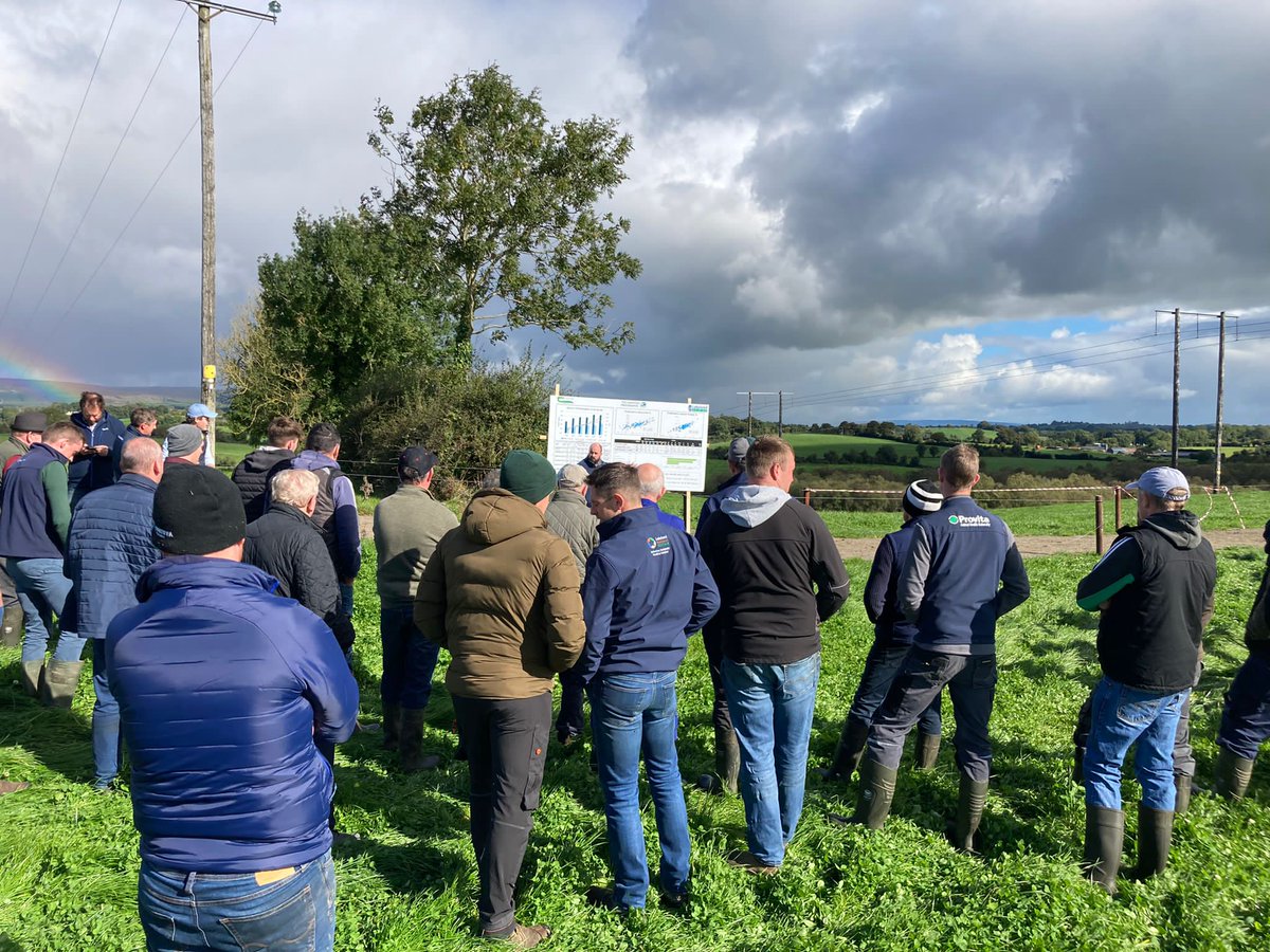 Great turn out <a href="/TeagascSignpost/">TeagascSignpost</a> event at Shaun Mcguire's farm. Lots of information across the different boards and great engagement from suppliers.