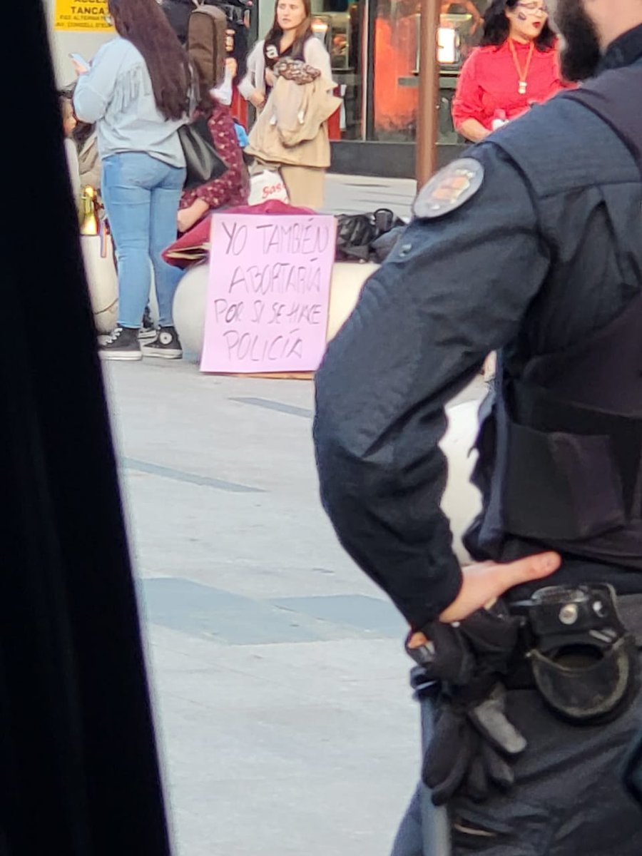 Si_Vis__Pacem's tweet photo. La Sra. MENDOZA i alguna altra són les que demanen, drets, igualtat i respecte ? No tenen ni respecte ni vergonya. Quins personatges. https://t.co/j3BxTsTlLJ
