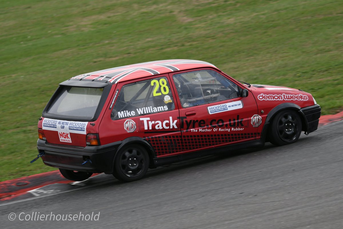 CCHH_MSport's tweet photo. Celebrating 30yrs, the @MGCarClub @MGMetroCup concluded their 2022 season at @SnettertonMSV, with Mike Williams and Mark Eales doing battle to be crowned champion. Mark Eales did enough to secure the title after 2 races. https://t.co/k6wzb6SGAm