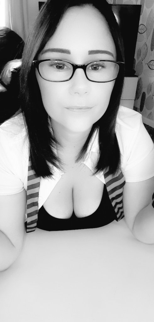 VickyMackinder1's tweet photo. I'm back https://t.co/8DudOLXBpn