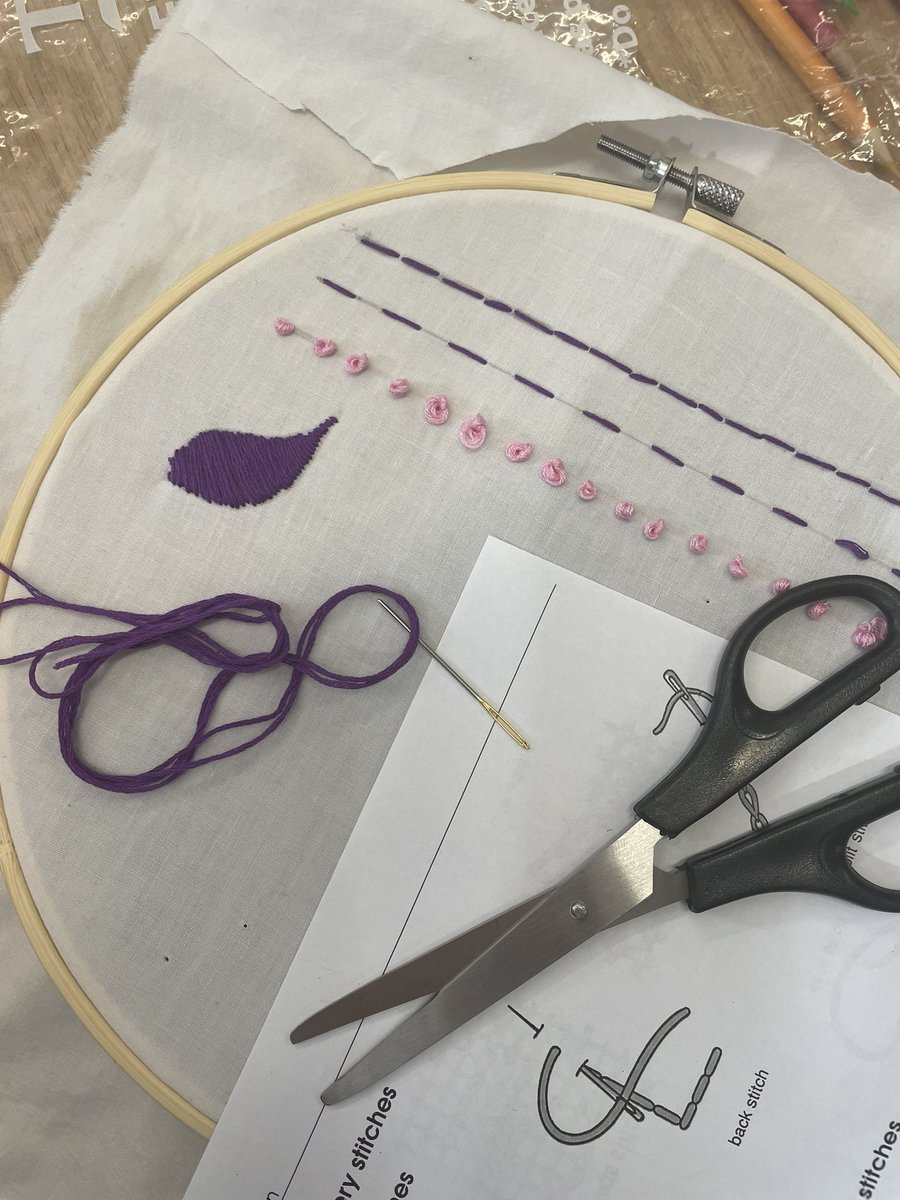 Stpaulsartdept's tweet photo. 5th year LCA craft & design students are drawing with a needle & thread! Great start to their stitch samplers🧵 🪡 #creativedecoration https://t.co/NBsrbk9ur7