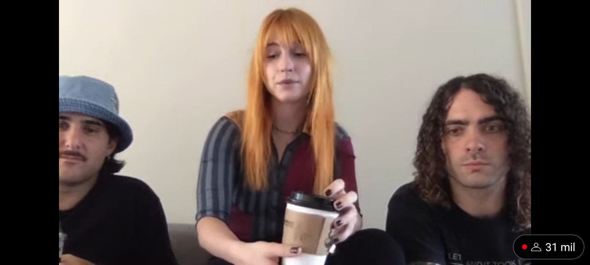 paramorebrasil's tweet image. O Paramore ao vivo no YouTube com o MICROFONE DESLIGADO! ALGUÉM AVISA! 🗣🗣🗣🗣