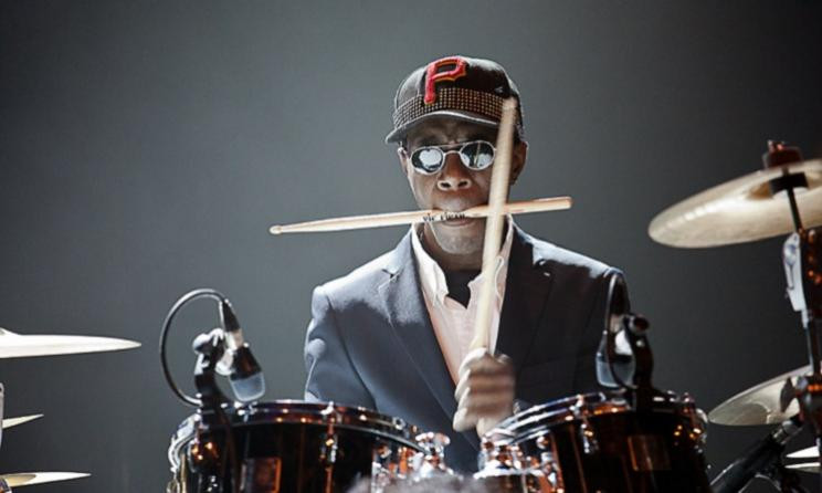 🇨🇮Paco Sery est le seul Ivoirien a remporté 2 Grammy Awards. C’est l’un des meilleurs batteurs au monde. Il a collaboré avec des sommités de la musique telles que Nina Simone, Manu Dibango, Marvin Gaye, etc. Il est l’un des fondateurs du groupe Jazz-Fusion Sixun. #BrandingAfrica