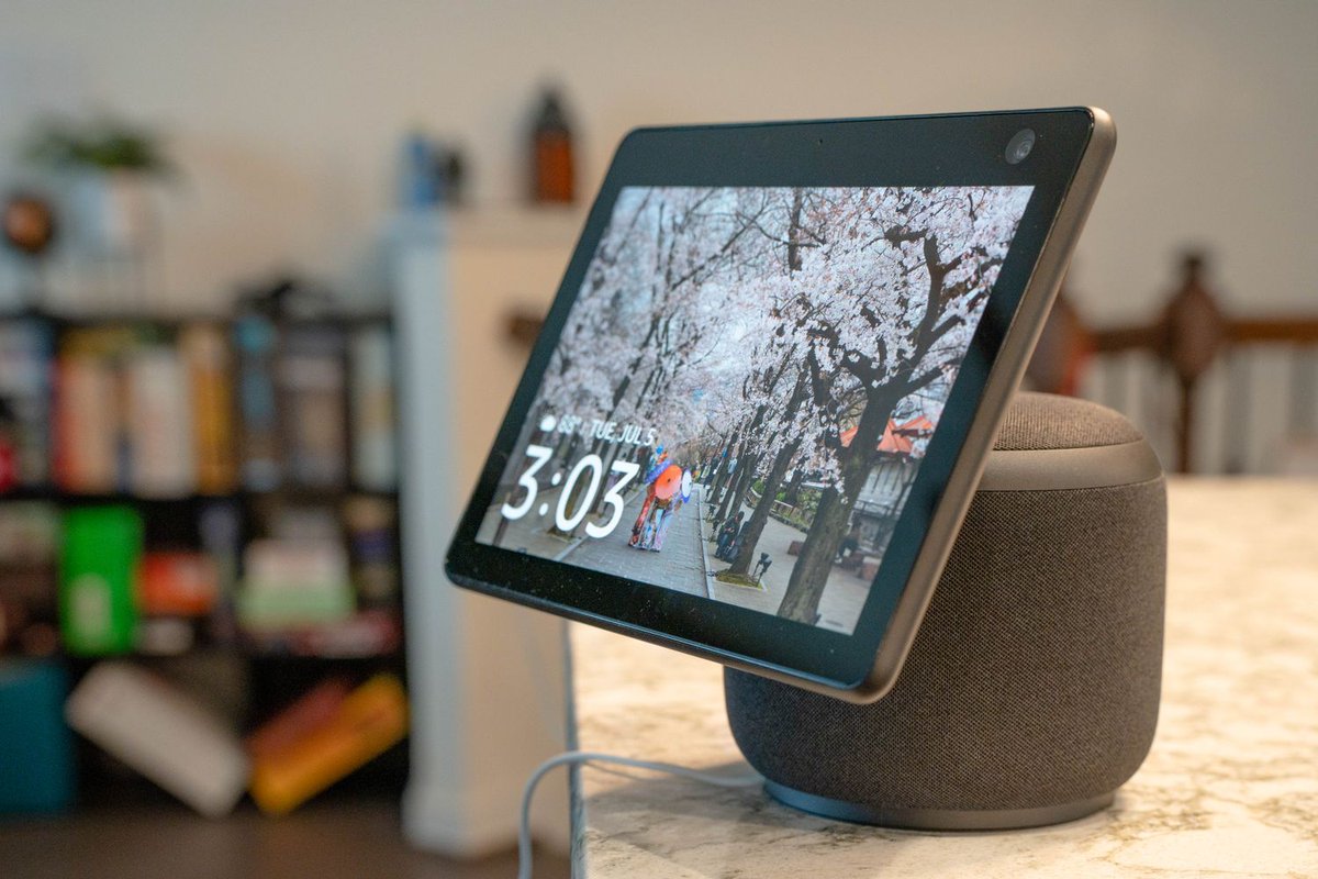 Get up to speed on what this smart display offers your #connectedhome. #techsavvy  cpix.me/a/154472965