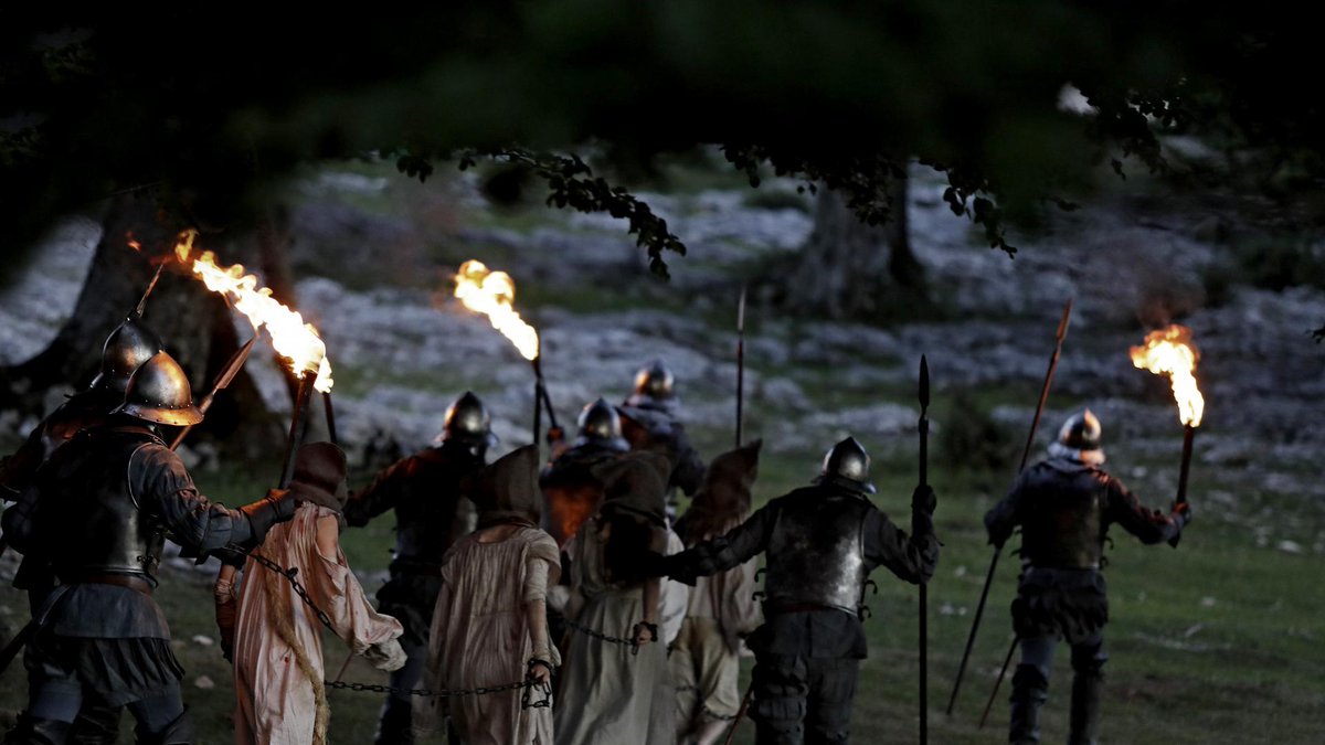 levmauc's tweet photo. Recordatorio de que tenéis en NETFLIX disponible AKELARRE, la historia de un grupo de chicas que son arrestadas y acusadas de ser brujas en un pequeño pueblo del País Vasco en 1609, asegurando un juez que han realizado una ceremonia mágica con el diablo a través de la danza. https://t.co/TLPsg7Vxni