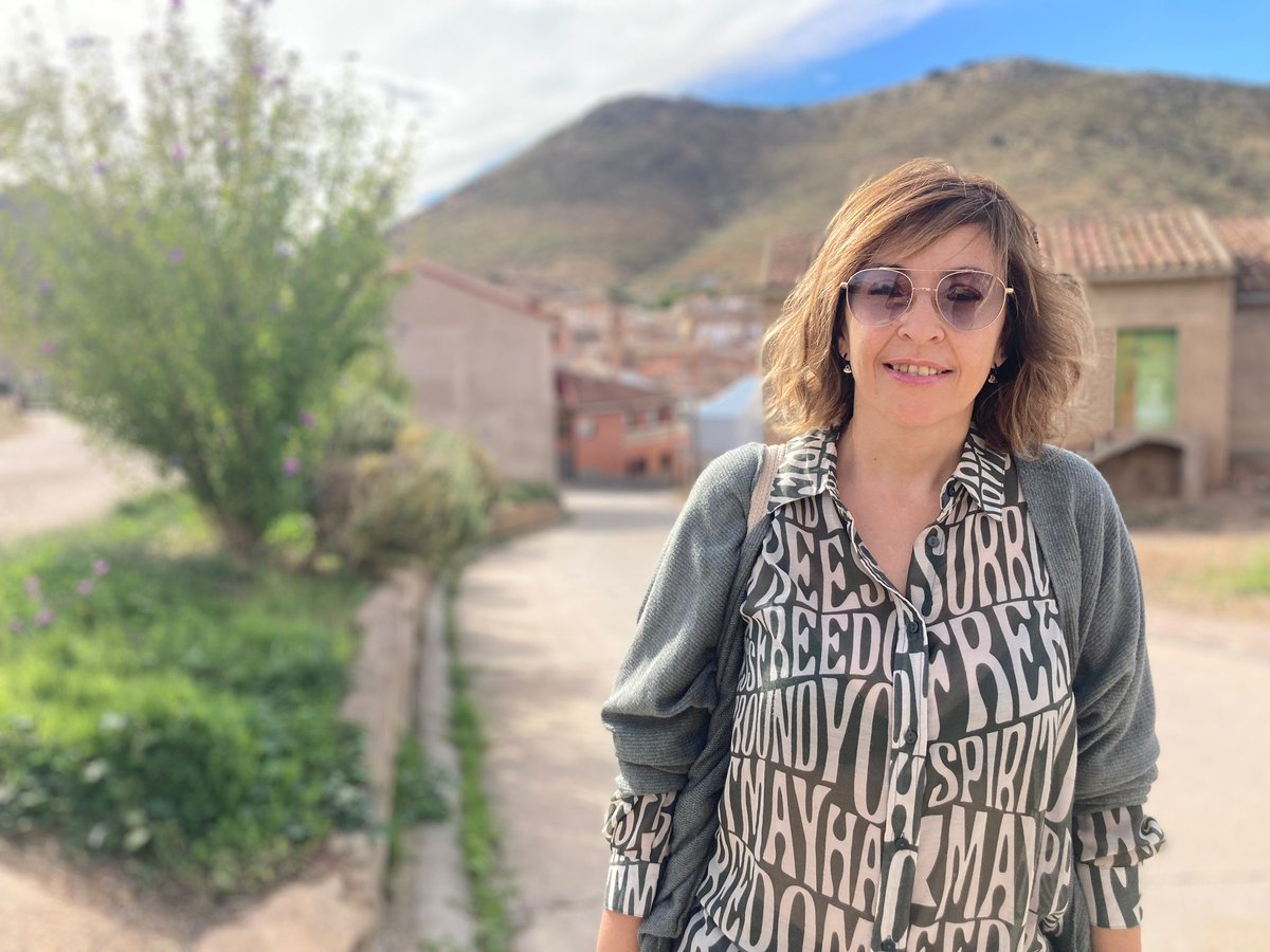 lunaticasrne's tweet photo. 👩‍👧‍👧Helena Gómez, madre del consejo escolar y concejala de educación:

"Llevo toda la vida en el pueblo. Me educaron los mismos profesores que a mi madre. Con quien he visto el cambio es con mis hijas"

👇
🔴DIRECTO https://t.co/zC71TjZcfD
▶️PODCAST https://t.co/Kze3PrOQaL https://t.co/A4AqD50SUz