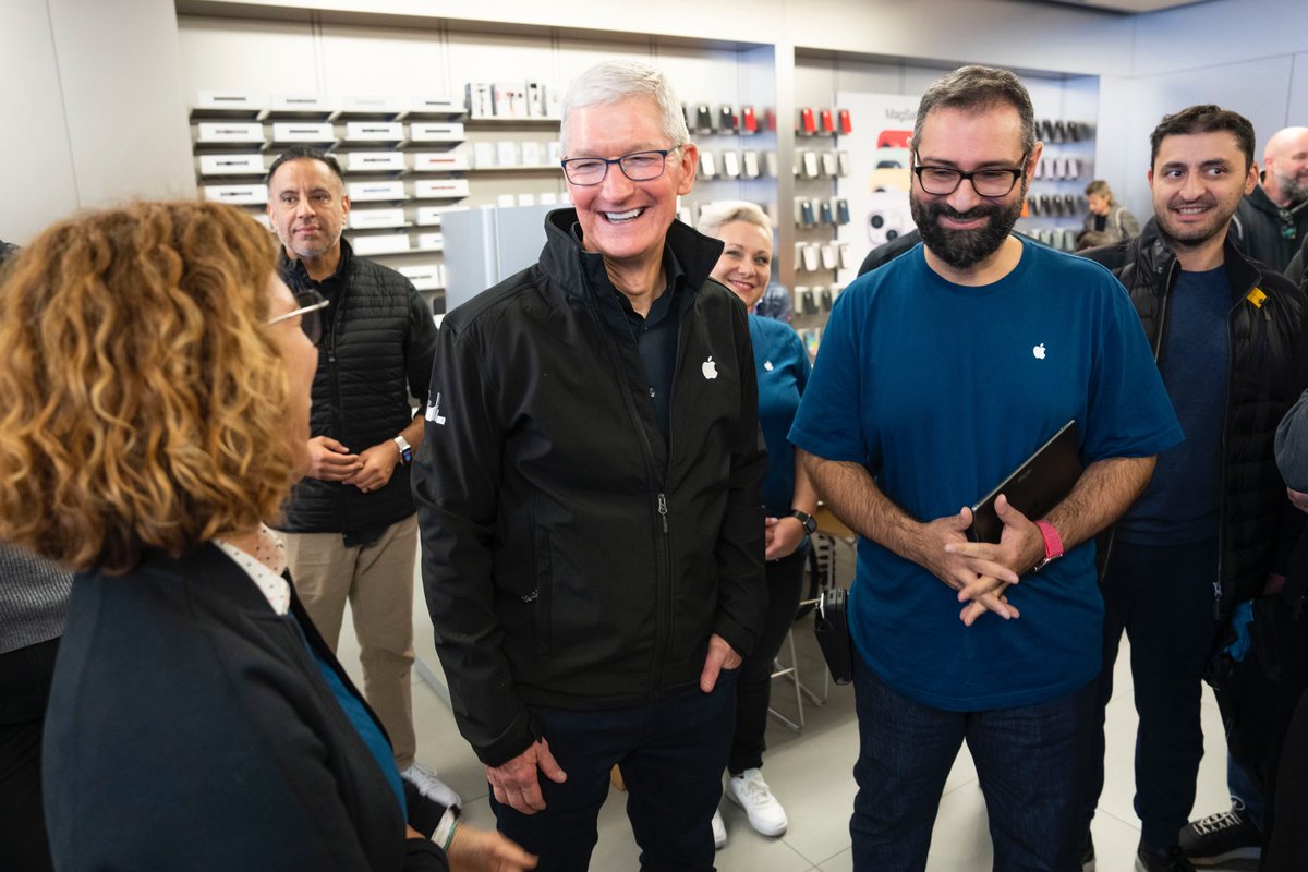 tim_cook's tweet photo. Hard to believe it’s been almost 15 years since we opened Apple Rosenstraße, our first store in Germany. Great to be back with the team! https://t.co/pLZoecvkZU