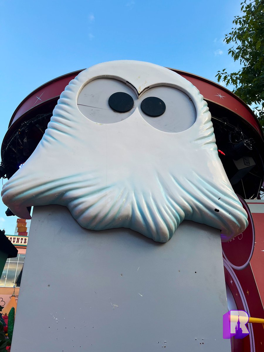 DLPReport's tweet photo. 🎃 At Disney Village, Halloween decorations have been installed on (or rather are blocking) the stage: https://t.co/b8g97OpRzQ