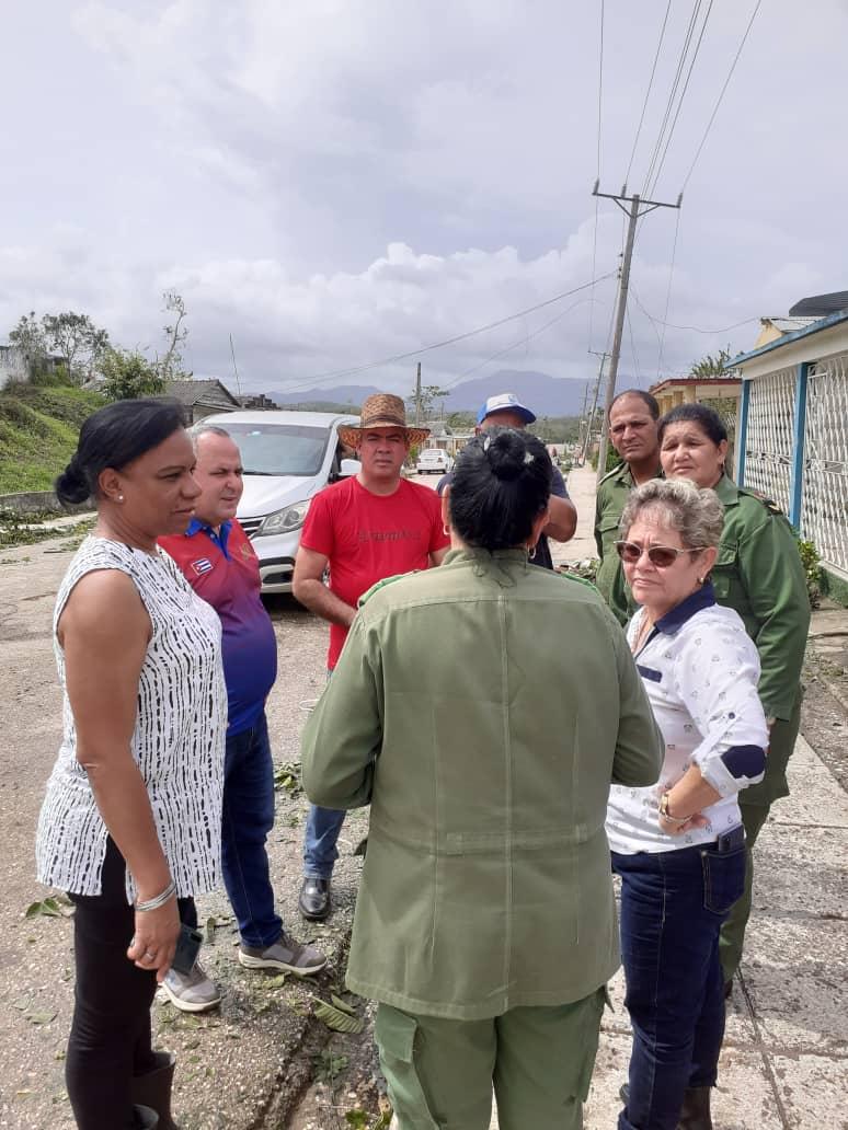Recorrido junto a <a href="/GladysArtemisa/">Gladys Martínez Verdecia</a> <a href="/JLBrocheLorenzo/">Jorge Luis Broche Lorenzo</a> y 
<a href="/YaminaDuarteD/">Yamina Duarte Duarte</a> por el municipio Bahía Honda, en #Artemisa,uno de los más afectados por el Huracán #IAN. Autoridades municipales precisan las afectaciones en viviendas,todas las personas se incorporan a la recuperación.#Cuba