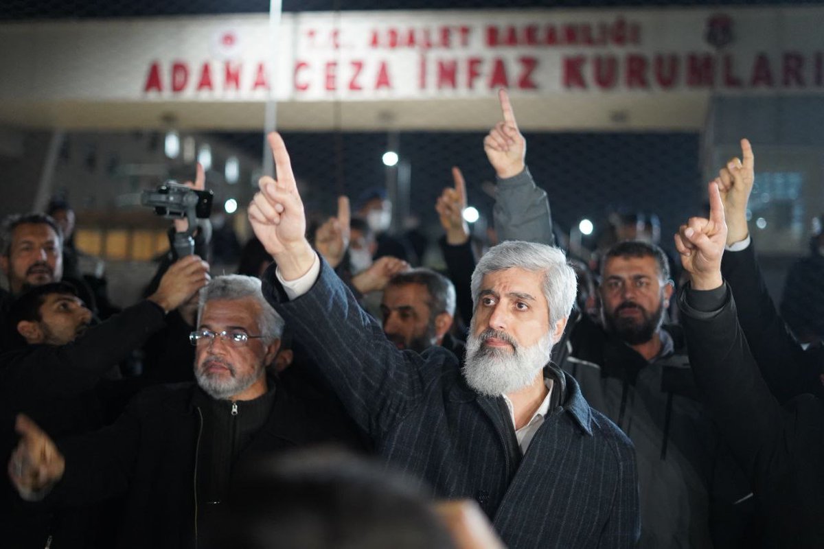 Ufuk kardeşimiz ve diğer tutuklu kardeşlerimiz aslanlar gibi cezaevine girer aslanlar gibi de çıkarlar.  Alparslan Kuytul Hocaefendi 4 Ocak 2022, Adana Bölge Adliyesi  UfukBüleze Özgürlük