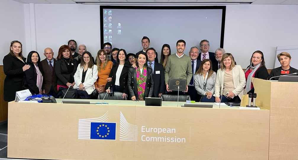mreparaguay's tweet photo. Alumnos de la Universidad Nihon Gakko realizaron visitas académicas a la sede de la Comisión Europea, al Parlamento Europeo y a la Embajada del Paraguay en Bruselas, en el marco del Convenio Interinstitucional entre el @mreparaguay y la Universidad.
➡️ https://t.co/C9TrXSkbwv https://t.co/OIOy7QsLyg