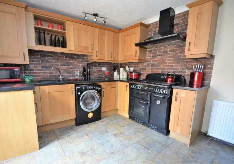 Great for a #firsttimebuyer or as an #investment property.

◾ Two-bed period #cottage
◾ Courtyard garden
◾ Walking distance to bus stop, Post Office and local amenities.

🏡 Beacon Road, #Bradninch 
💰 Guide Price £160,000
🌐 seddons.com/view-property/…
📞 01884 32100 
 
#MidDevon