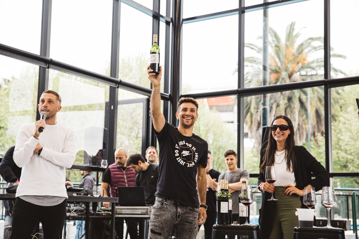 No quería dejar pasar la oportunidad de agradecer a todos los que me acompañaron en este día, especialmente a <a href="/CentroRossi/">Centro Rossi</a>, <a href="/Altosurwines/">altosurwines</a>,
<a href="/Giesso1884/">Giesso1884</a>, <a href="/CocinaSalva/">SalvaLaCocina</a>, y Fauno Almacén de carne.

#leoponzio #gracias23 #riverplate #riverplategram #carp #vamosriver #capitaneterno