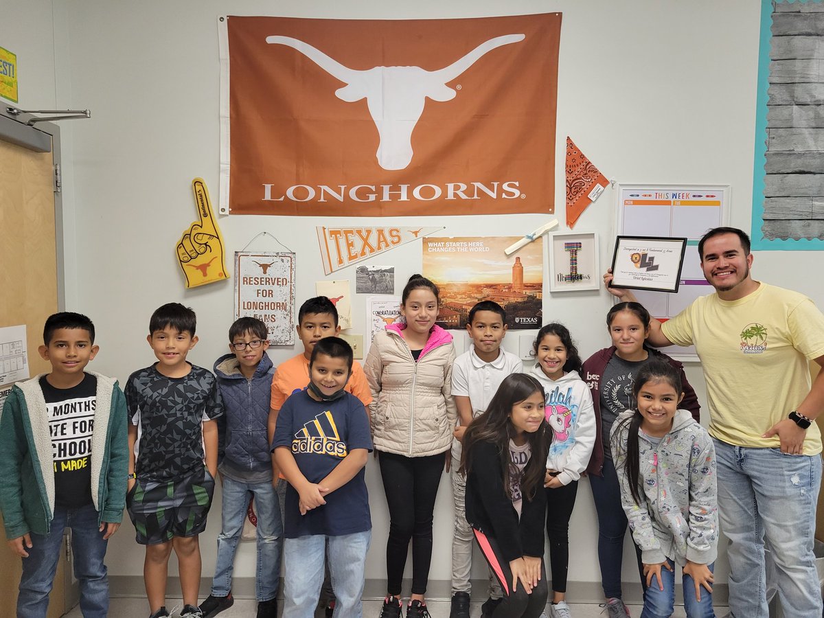 J_Villarreal20's tweet image. A huge congratulations to Mr. Iglesias @ikerthesecond for hitting 7 out of 8 Distinguish in his walkthrough. Our @ABStrawn leaders were going above and beyond with their writing lesson.