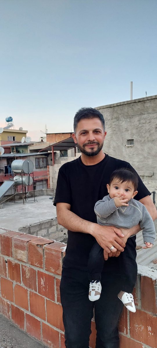 Masum insanları, masum yavrularından ayırdınız. Bir bebeği bana şefkatinden mahrum bıraktınız. Yaptığınız zulümlere dur demenin vakti geldi   UfukBüleze Özgürlük istiyoruz