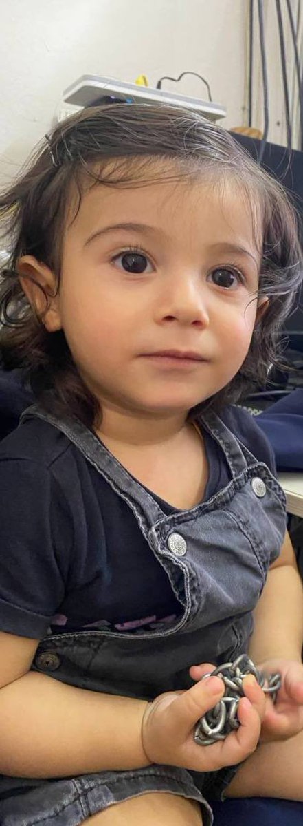 Aras bebek babasız büyüyor…Babası cezaevine girdiğinde bu kadardı şimdi ise büyüdü. 
Bu zulüm bitsin!
 Adalet gelsin!

UfukBüleze Özgürlük