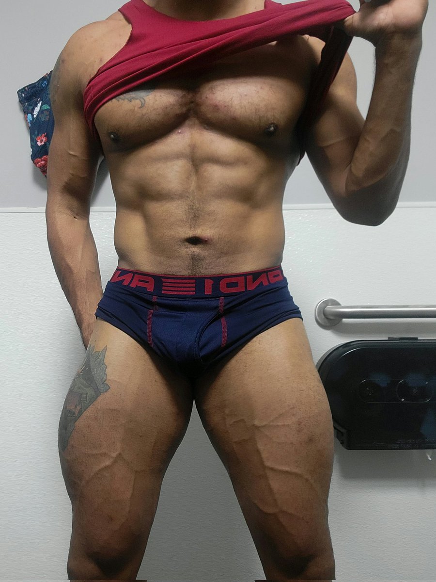Alexandboyy's tweet photo. Bathroom stall at the gym, you're already on your knees aren't you boy
#muscleworship #daddysboy #muscledaddy #musk https://t.co/vunhnuDyG3