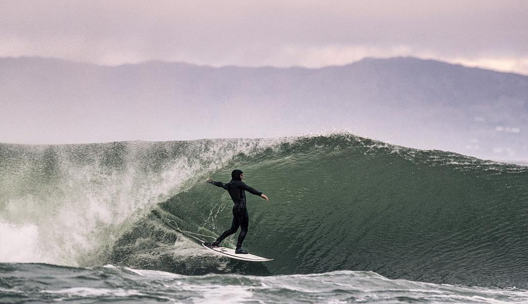 Cleanlinesurf's tweet photo. We spend a lot of time in the water testing wetsuits and a good 4/3 with a hood can work well in the Northwest (Washington, Oregon, Central &amp; Northern California) where water temps often hover around 50 degrees. 

Best 4/3 Hooded Wetsuits in 2022:
https://t.co/g1uXtBZQkn https://t.co/x61wlARVnV