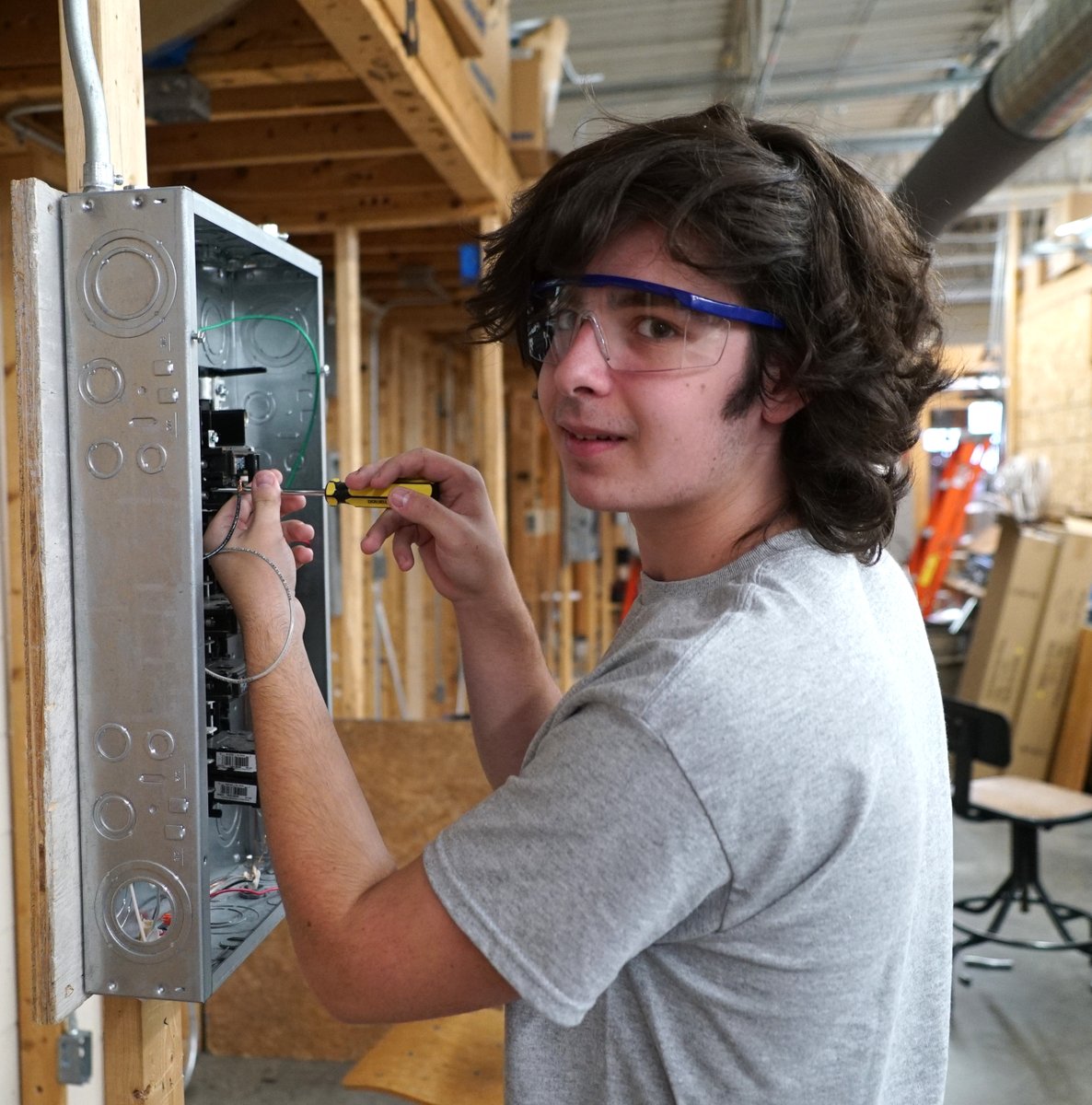 JeffLewBOCES's tweet photo. BOCES students are powering up their future career options in the Electrical Wiring Technology program. Jobs in the electrician field are some of the most lucrative of all the trades. #caring #confident #BohlenTech #boces #bocesconnects #nnylife #careerteched https://t.co/BRBmsEd3EJ