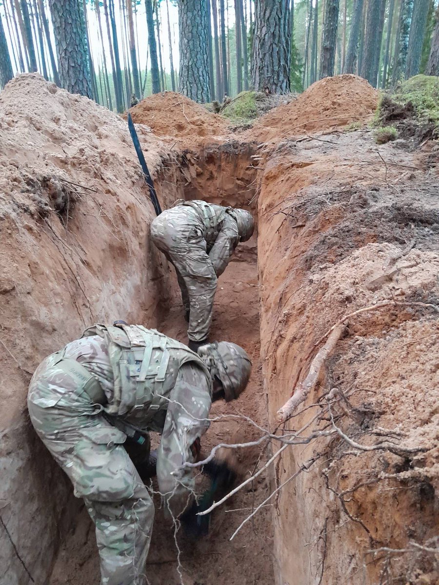 CO_2RIFLES's tweet photo. Riflemen deployed on #OKAS2022 have been building defensive positions as part of their support to the 🇪🇪 2nd Bde. Patrols have also been getting to know the locals who have welcomed them to the community. @Kaitsevagi https://t.co/NUoYo5fTRN