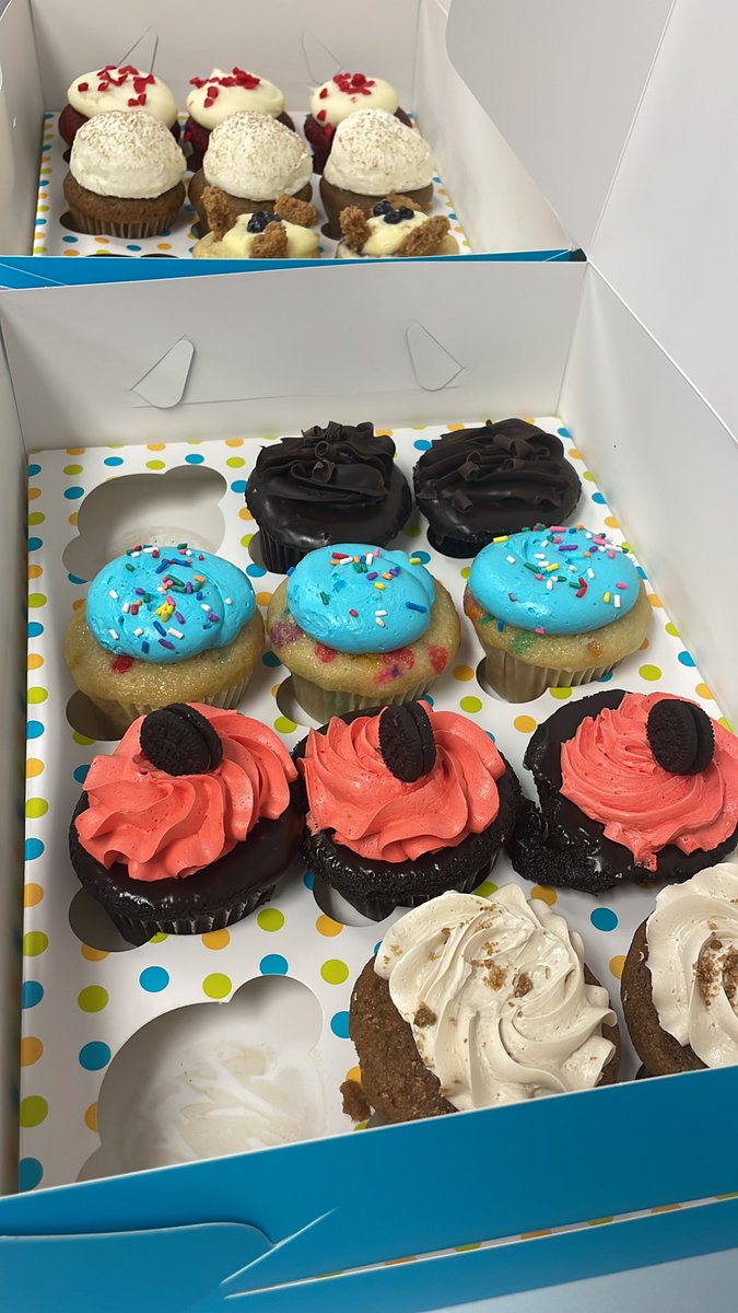 MissH_Tech's tweet photo. Celebrating our teammate Brenda’s birthday with Molly’s Cupcakes! Shout out to Clear Touch for providing yummy treats! #ClearTouchTraining #CTEducator #ClearTouchCertified https://t.co/xuWsTuxhMr