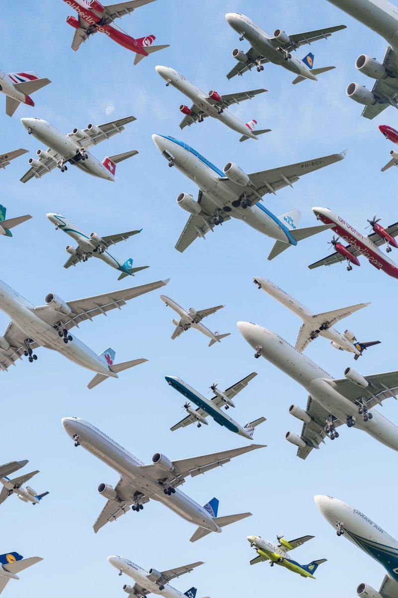 cpt340's tweet image. Durante o último inverno realizaram-se mais de 100 mil &quot;voos fantasma&quot; (sem passageiros) destinados apenas a cumprir os SLOTS, direito de aterrar e descolar num determinado aeroporto. Esse direito cessa se 80% dos voos previstos não forem realizados. Inútil agressão ambiental