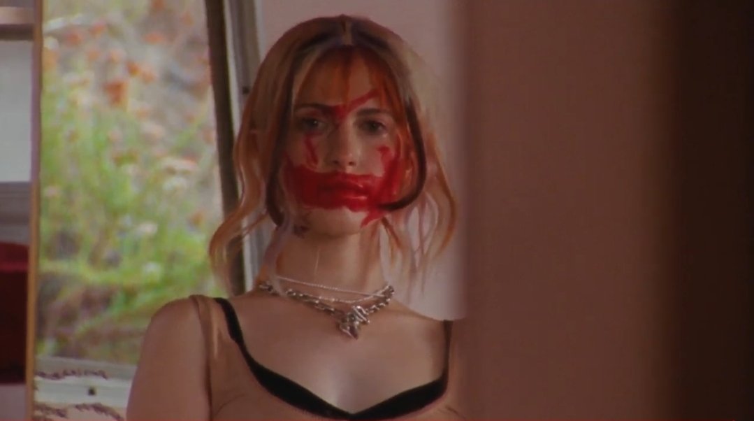 GDYupdates's tweet photo. "See I'm gonna draw my lipstick wider than my mouth, and if the lights are low they'll never see me frown." https://t.co/irotLNY5ux
