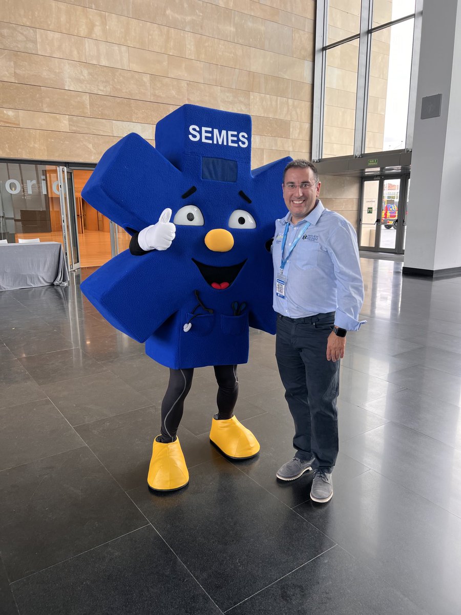 FernanLopezMesa's tweet image. Con Urgencito en #TEScongreso2022 
Urgencito con alma de #TESenforma 
Gracias crack! Haz hecho sonreír a muchos compañeros ⁦@tesenforma⁩ ⁦@danyputnam⁩