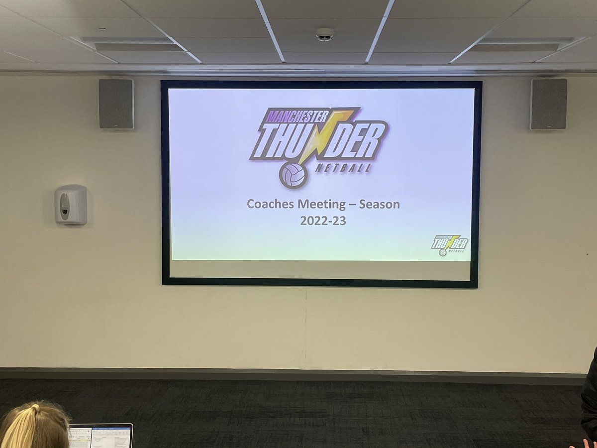 Here goes again … 22/23 we are coming for you @PathwayThunder <a href="/thundernetball/">AO Manchester Thunder Netball</a> 💪🏼💛🖤 #coachesintro