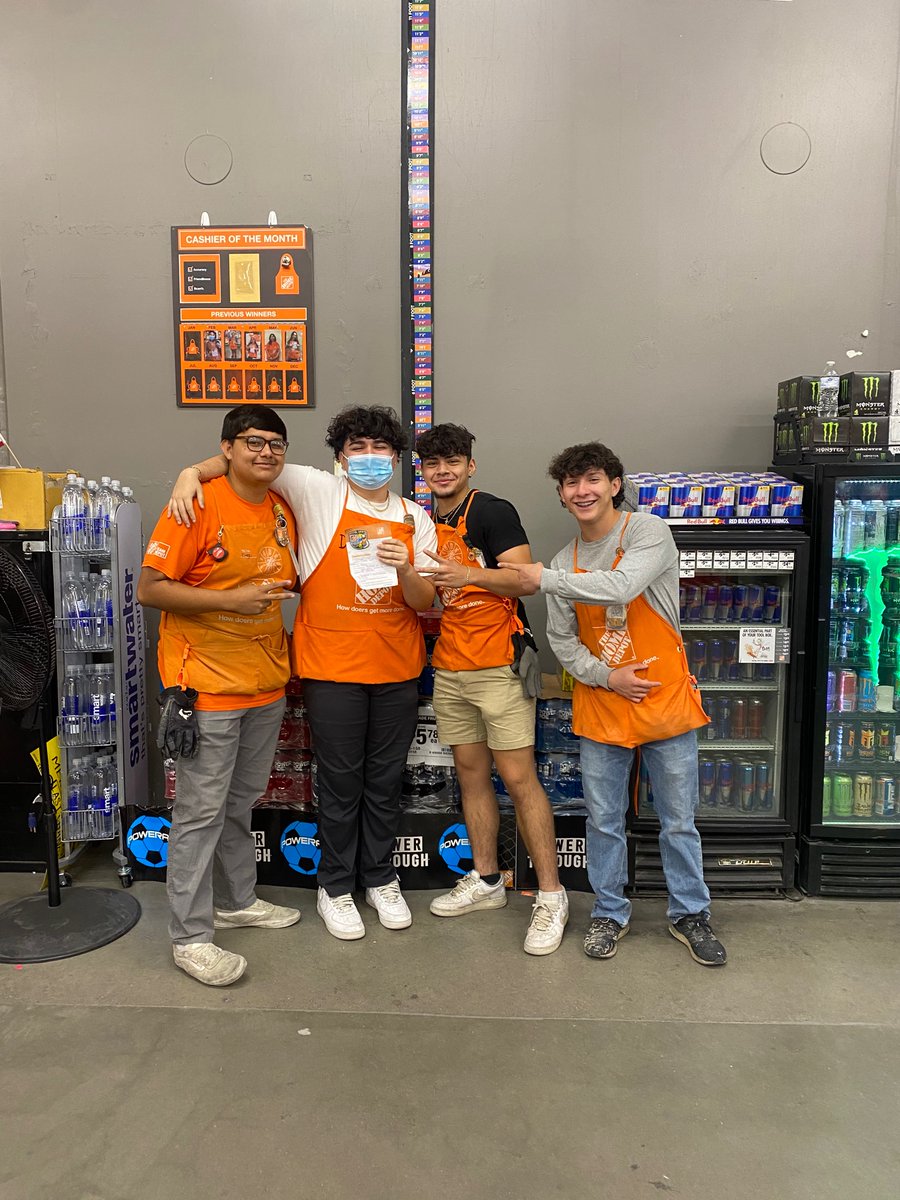 selasaid3's tweet photo. Congratulations David on getting cashier of the month! Making the Lot team proud 🎉🎉
@OscarM_8523 @MariFino8523 @DianaSundermann @Dalton8523 @_Nanaa21 @Fuerstenberg15 https://t.co/KUW74H3udk