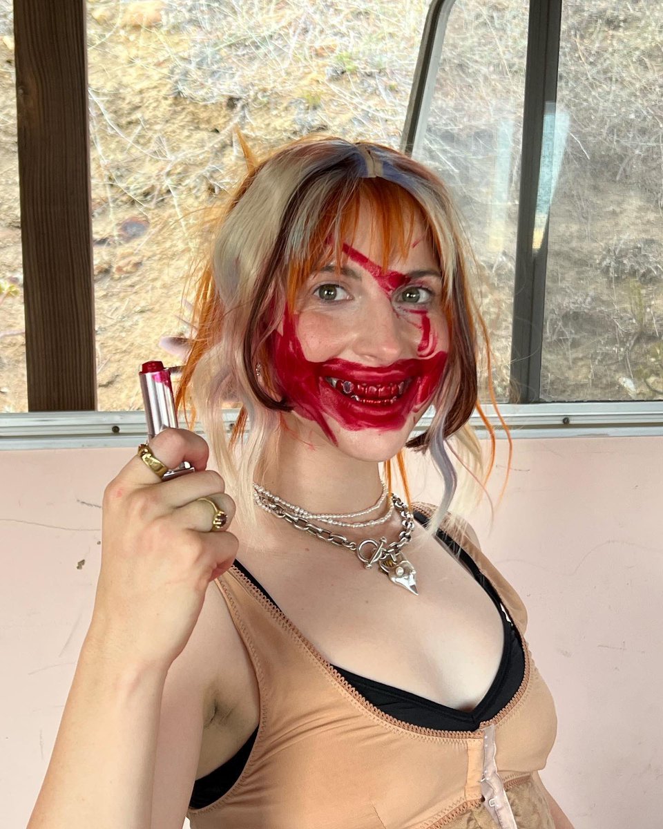 GDYupdates's tweet photo. Hayley for "This is Why." https://t.co/w3mG7avUxx