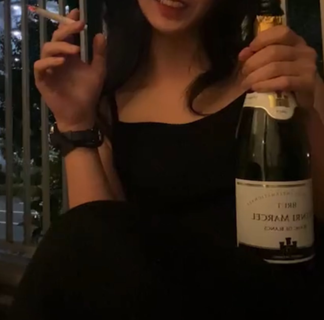 monami on Twitter "私のインスタライブでは生産性のない話と共にワインをラッパ飲みしたりアホみたいなペースでタバコを吸ったり
