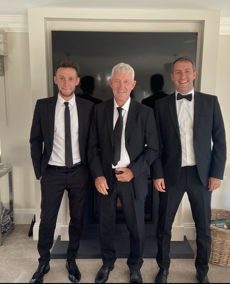 Great night last night celebrating my dad getting inducted into the @nufc hall of fame and collecting the award on his behalf 🖤🤍