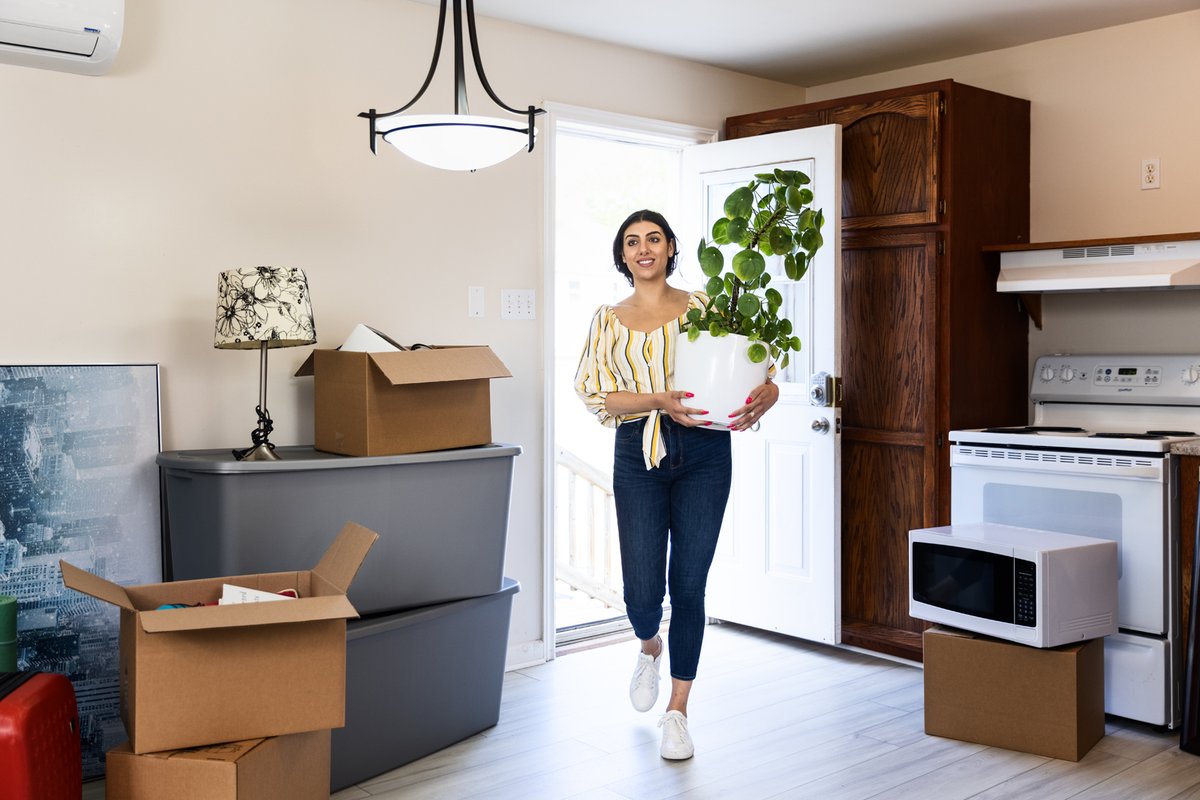 NB_Power's tweet photo. Have you heard the news? Today we launched a free Renter Energy Saving Kit for New Brunswickers. It’s loaded with great products to help you reduce your energy use and make your home more comfortable – whether it’s an apartment, townhouse, mobile home or house. https://t.co/bs6Lo9n0Ey