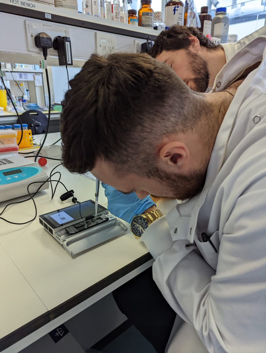 UoS_Biomarkers's tweet photo. Exciting new experiment with @nanopore #DRS to find RNA biomarkers for Alzheimer's research
@GemmaLace @JAMMorgan95 @Toby_Aarons @IanGoodhead @thisisarijit @SalfordPGRs https://t.co/YGtI2Oqhm8