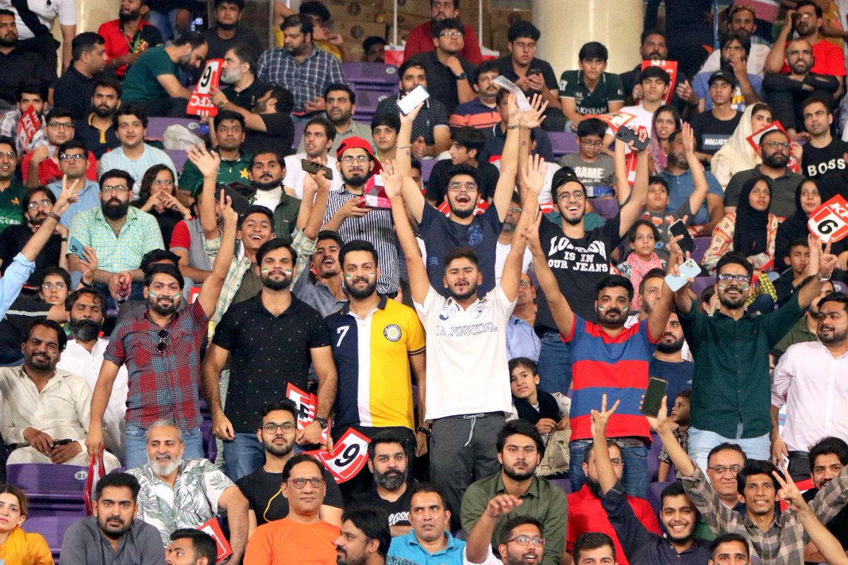 TheRealPCB's tweet photo. Fantastic response in Lahore! 👏

#PAKvENG | #UKSePK https://t.co/1WArETiMFw