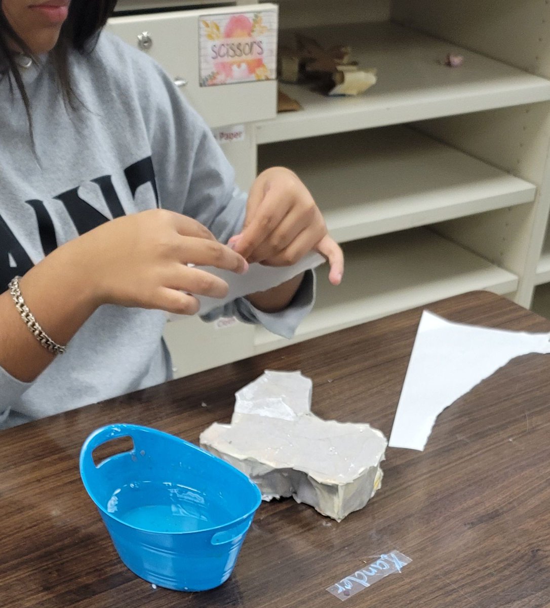Arts&amp;Crafts is working on some 3-D sculpture art for the Humble Rodeo show coming up #beEliteWMS #RTBWMS #wearethelight #humbleartists <a href="/HumbleISD_WMS/">Woodcreek Middle</a> <a href="/WoodcreekA/">WoodcreekArt</a> <a href="/VisualArtHumble/">Humble ISD Visual Arts</a>