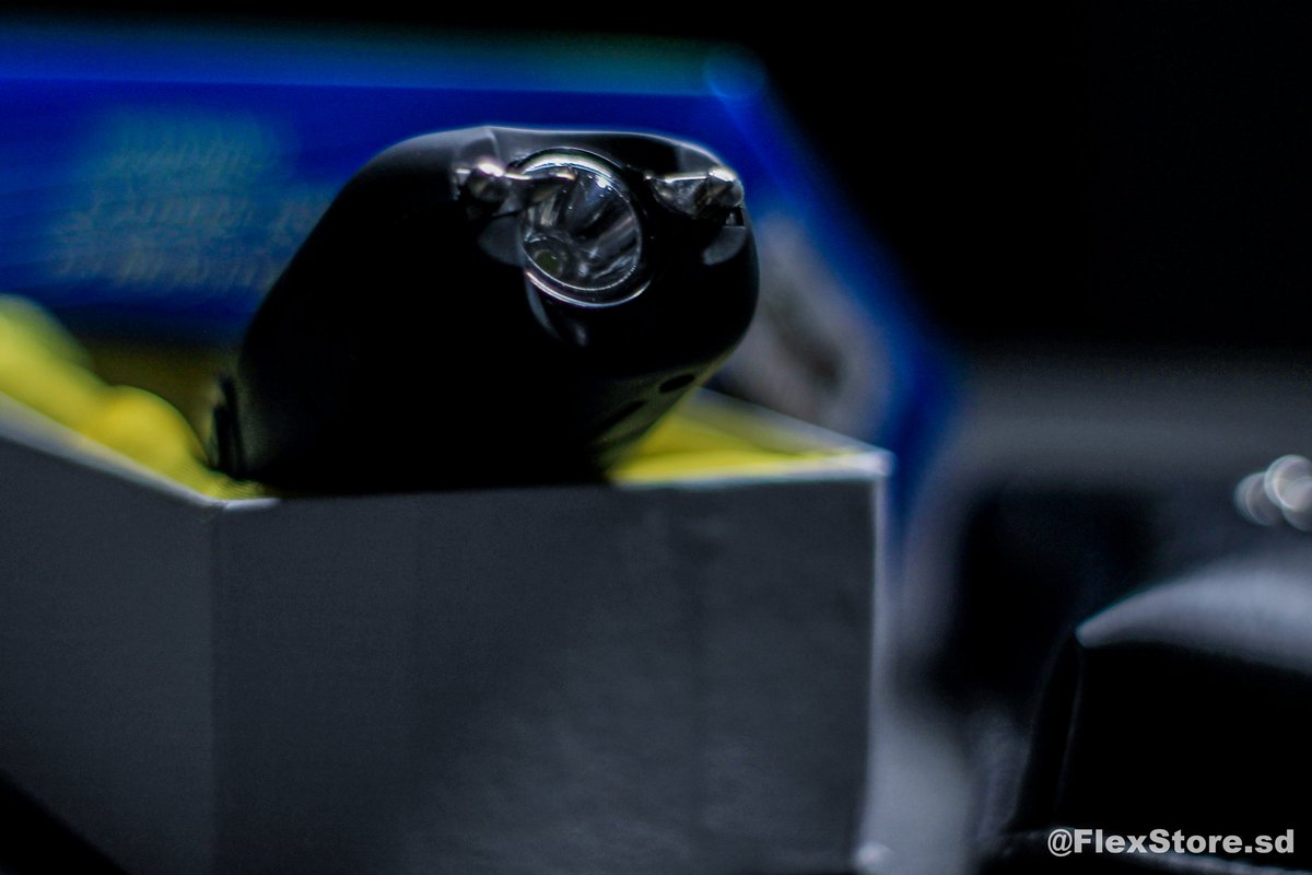 الصاعق الكهربائي ⚡⚡
Cheetah-Stun 🐆
- مزود بكشاف قوي
- مسكة انسابية
- معزول بشكل تام وامن
- زر تأمين لاستخدام الصاعق
- جراب جلدي فاخر
- شاحن

سعر العرض 9,500 🖤✨