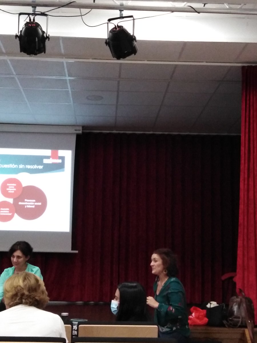 fmujeres's tweet photo. Se incorporan Johana Azabal de la Oficina de Igualdad de la @MancValleJerte y María Calle, presidenta de la Asociación Comarcal de Mujeres del #ValleJerte
Retos para la igualdad #MujeresRurales #MujeresJerte #Extremadura #Feminismo.
👉 Para ver ONLINE: https://t.co/pm4xSr8bk8 https://t.co/ppcqMYJTEi