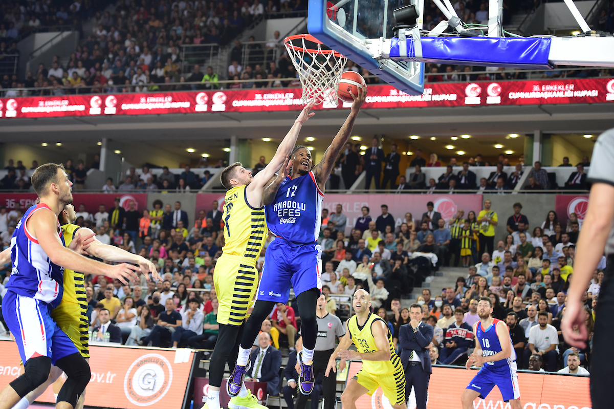 AnadoluEfesSK's tweet photo. Cumhurbaşkanlığı Kupası Şampiyonu 13. Kez Anadolu Efes! 
Anadolu Efes 71 - 62 Fenerbahçe Beko | Maç Sonucu
 
#HouseOfBlue 
#KupanınYeriBurası 
#BenimYerimBurası https://t.co/9lLw2Md7P2
