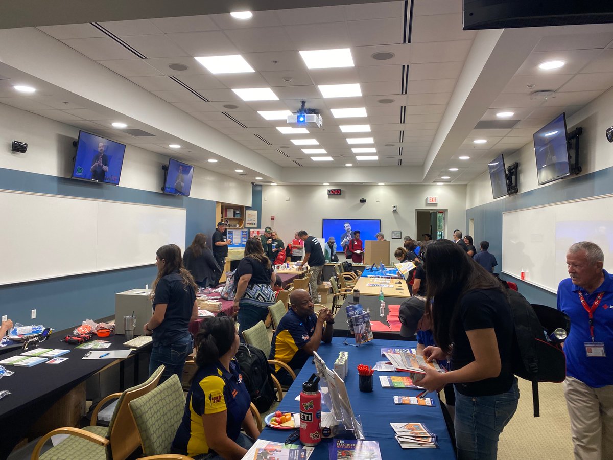 Thank you to everyone who attend the Community Preparedness Workshop. 
Gracias a todos los que asistieron al taller de preparación comunitaria.