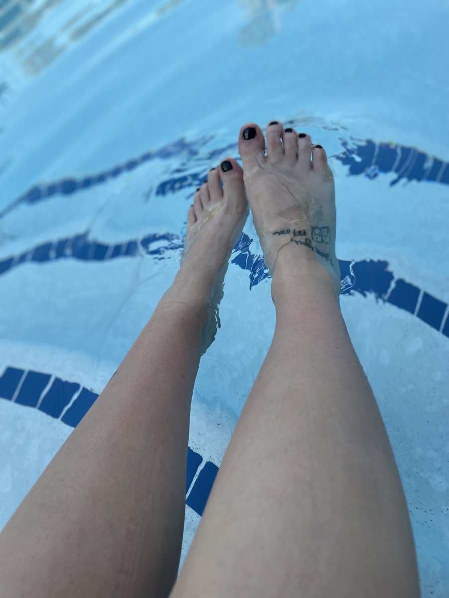 Nickiilyynn's tweet photo. #barefeet #gettingmyfeetwet #sexyfeetpics #footfetish Follow &amp; Share, Selling pics for anyone who wants or is looking to buy dm for info. https://t.co/ZxWTqNtVkL