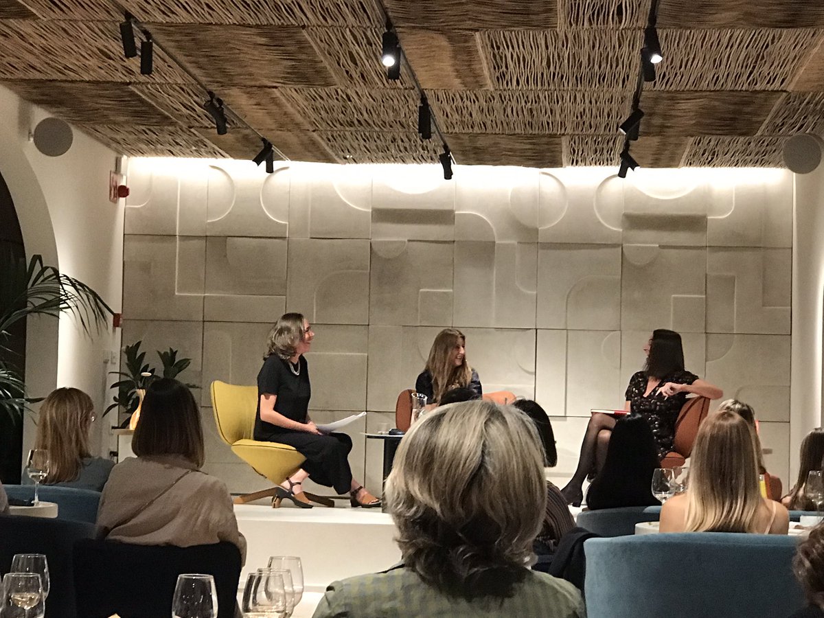 Manar no és el mateix manar que dirigir. Ho ha dit <a href="/joanabover/">Joana 🎗💛🎗</a>   a <a href="/JunoHouseClub/">junohouseclub</a>  en una xerrada on hi ha també  hi ha l,arquitecta @benedetatagliabre