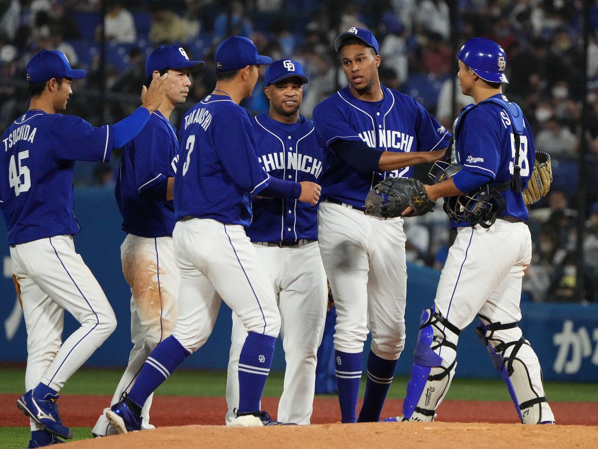 zdestrike's tweet photo. El relevista cubano Raidel Martínez, de los Dragones de Chunichi, pasó hoy a liderar el departamento de juegos salvados en la Liga Japonesa de #Béisbol Profesional (NPB). https://t.co/aShUjvNMWb