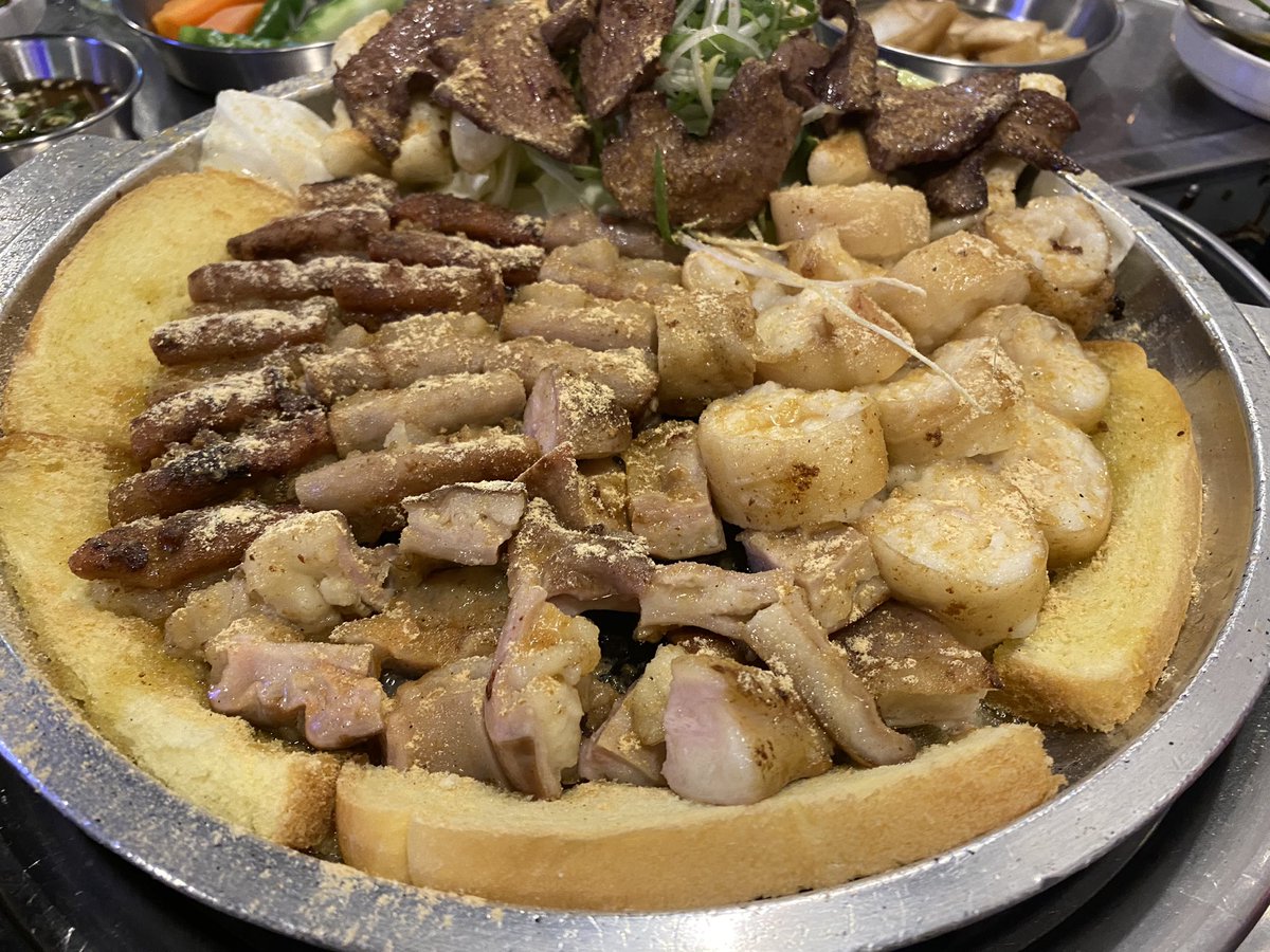 💃🏻
탈북자오빠❤️레타언니, 바니❤️나비와 함께한 저녁모임~
좋은 사람들과 함께하는 시간은 왜 이리 빨리 지나가는지 😭
아쉽고 금새 그리워져요~
조만간 또 만나요~ 😘
@dooboo0306 <a href="/bitterflysh/">Nabi🦋</a> 
#제로로제 #부커 #섹트