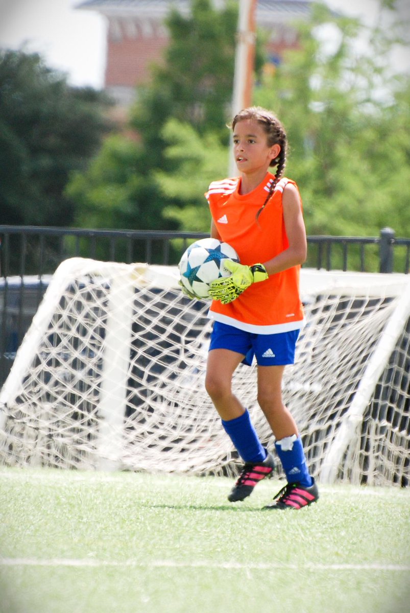 #WaybackWednesday Cutest little goalie there ever was! Look how tiny and adorable. 👶🏻⚽️ #DTID @BritlandR