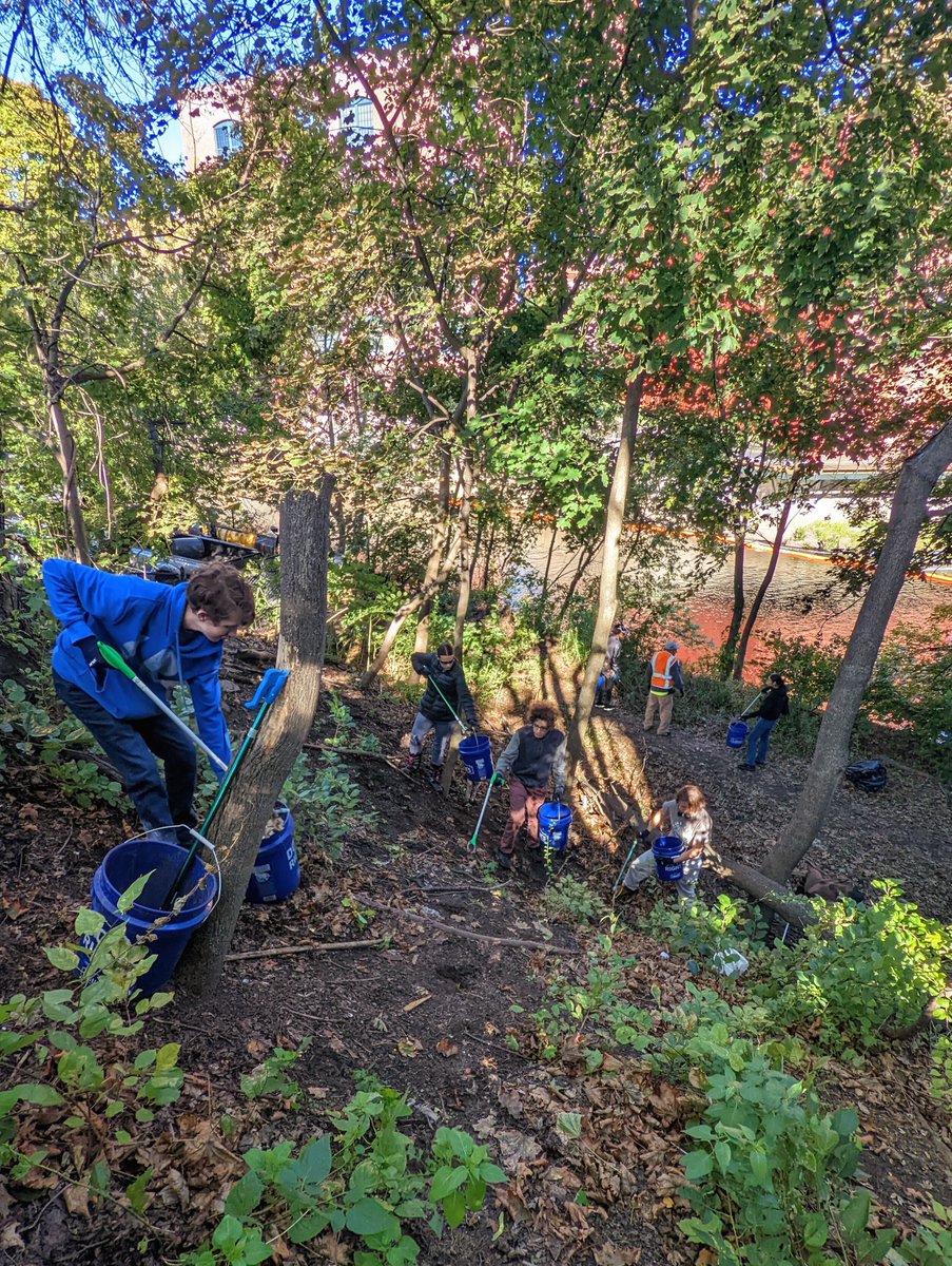 A great turnout for 2022's #NationalPublicLandsDay. Thanks to all who helped remove debris &amp; improve trail access along our beautiful river banks in #lowellma, including <a href="/LowellNPS/">Lowell National Historical Park</a>, <a href="/NMCOG/">NMCOG</a>, &amp; <a href="/middlesex_cc/">MiddlesexCommCollege</a> among others!