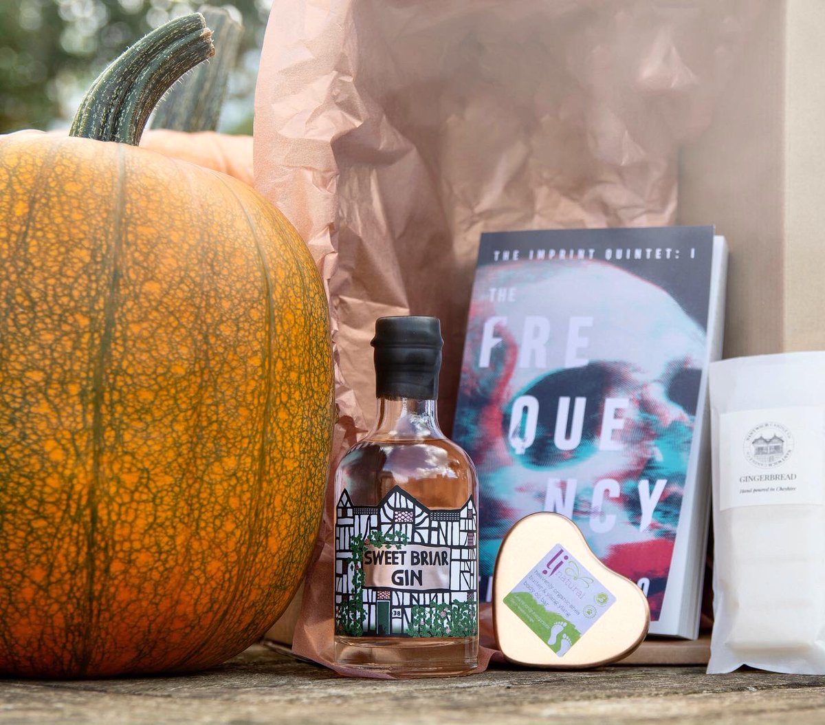 CheshBotanicals's tweet photo. The perfect autumn treat or gift launches TOMORROW! ππ
The Autumn ReGINeration Box is everything you need for a cosy night in this October. π
β¨ Blackberry gin
β¨ A fab paranormal thriller
β¨ Gingerbread wax melts
β¨ Gorgeous body butter
#autumn #smallbiz #pamperkit https://t.co/JmbuwJQdWU