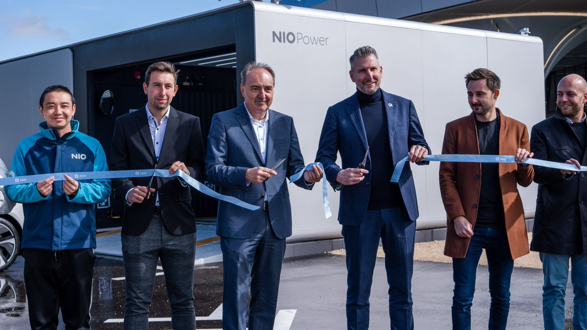 Ein Kooperationsprojekt von NIO, Sortimo und TSG: die 1. #PSS in Deutschland wurde eröffnet. Zentral gelegen an der A8 zwischen Ulm und Augsburg werden #NIO User vollautomatische Batteriewechsel durchführen! 

Mehr Infos in der NIO App!

#BlueSkyComing #NIOPower